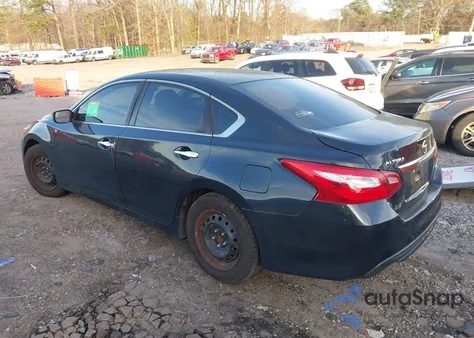 2016 Nissan Altima 2.5/2.5 S/2.5 Sl/2.5 Sr/2.5 Sv z USA, uszkodzony, nr VIN 1N4AL3AP0GN315831